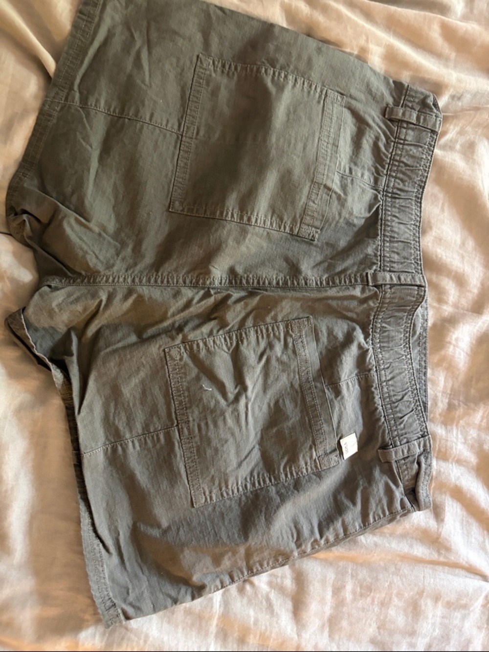 Vuori Women’s Olive Green Cargo Shorts with Button Flap Pockets - Picture 5 of 5